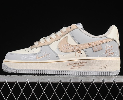 AIR FORCE 1 '07 LOW LOVE LETTER GREY BEIGE DB3301-111 Sneaker